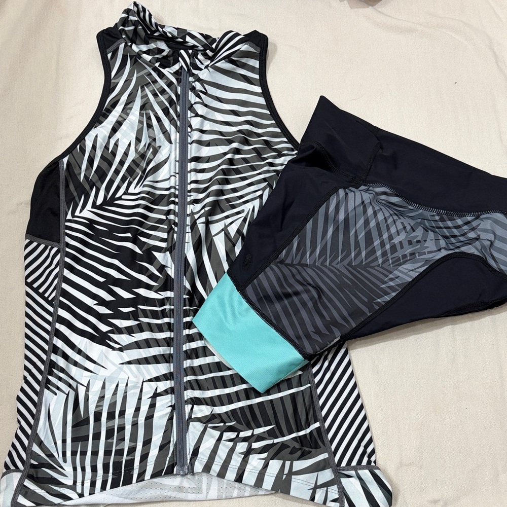 She Beest Cycling Set / Tank and Biker Shorts / Sz Medium